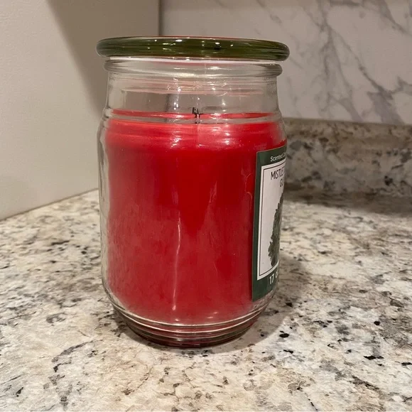 Mistletoe And Holly Candle - Picture 2 of 5